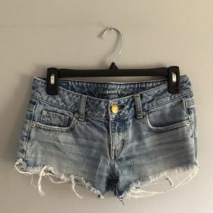 American Eagle Low Rise Jean Short Shorts Size 0